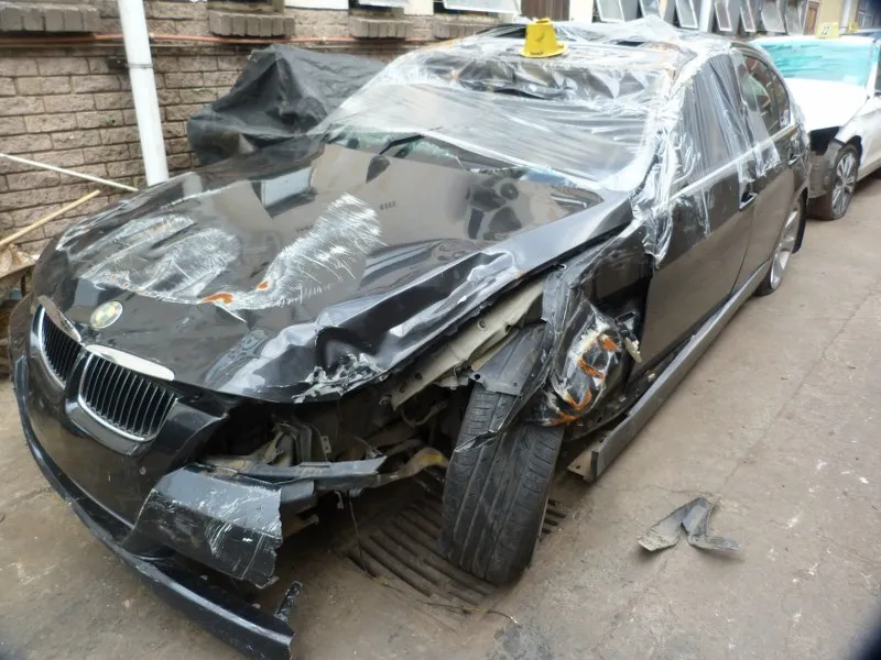 2005 BMW 3 Series N52 view 4