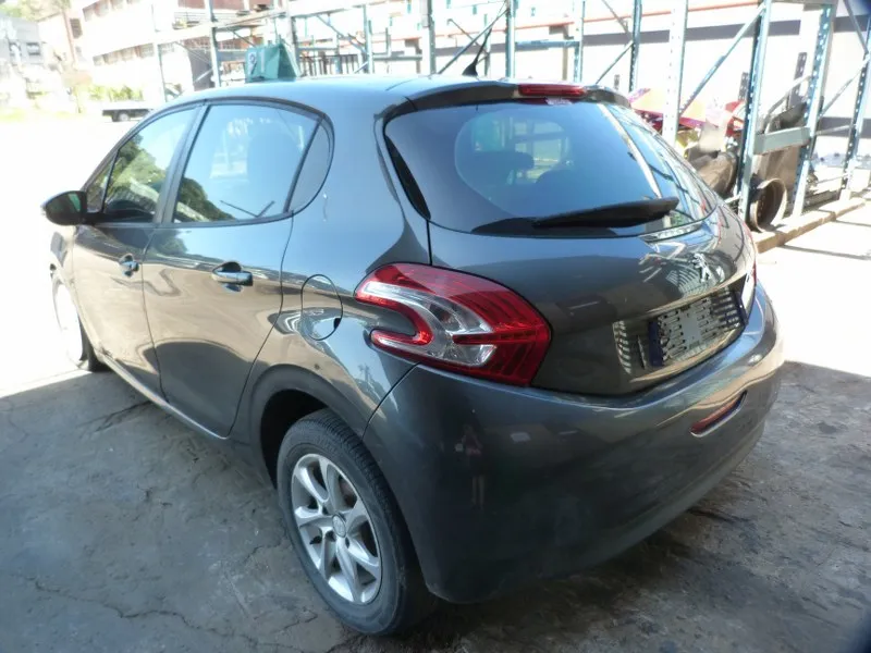 2013 Peugeot 208  view 8