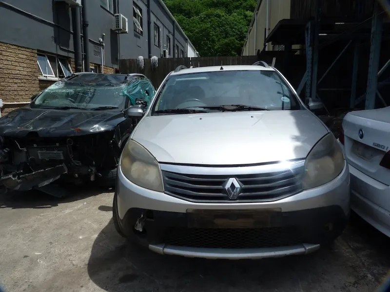 2011 Renault Sandero  view 3