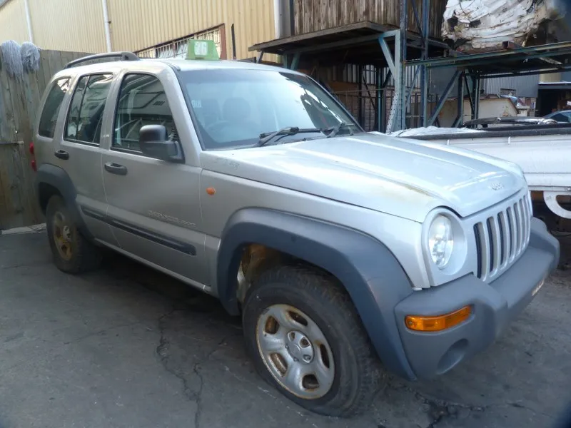 2003 Jeep Cherokee  view 4