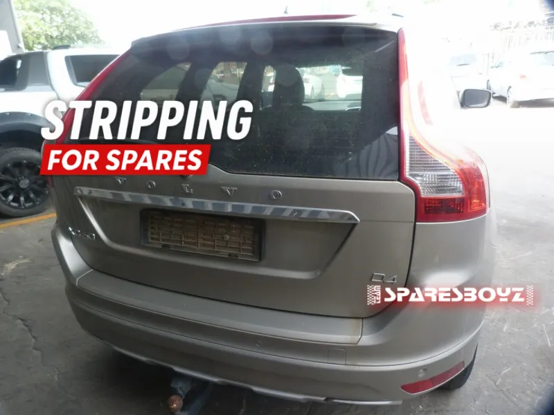 2015 Volvo XC60 D4204T5 view 1