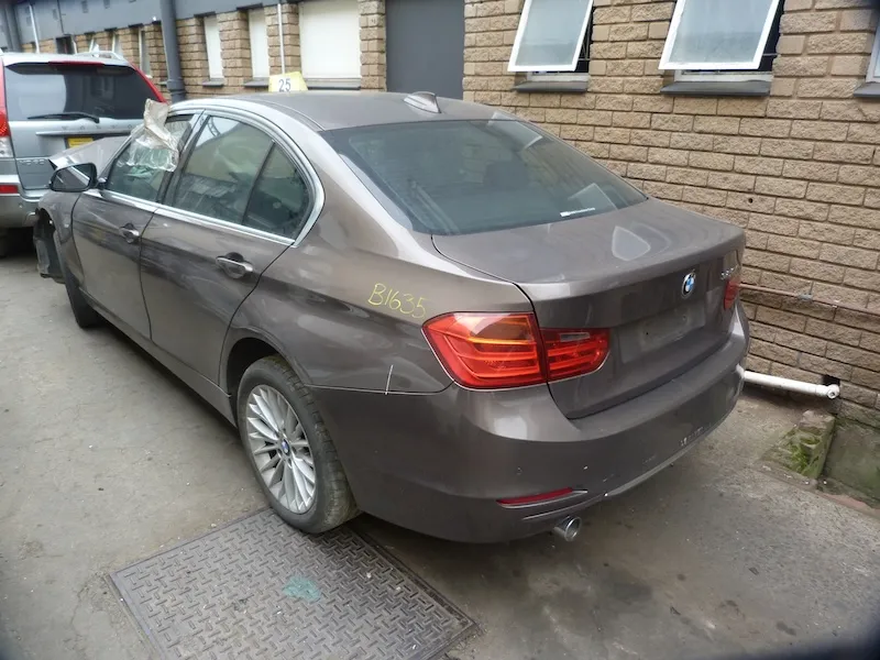 2014 BMW 3 Series  view 2