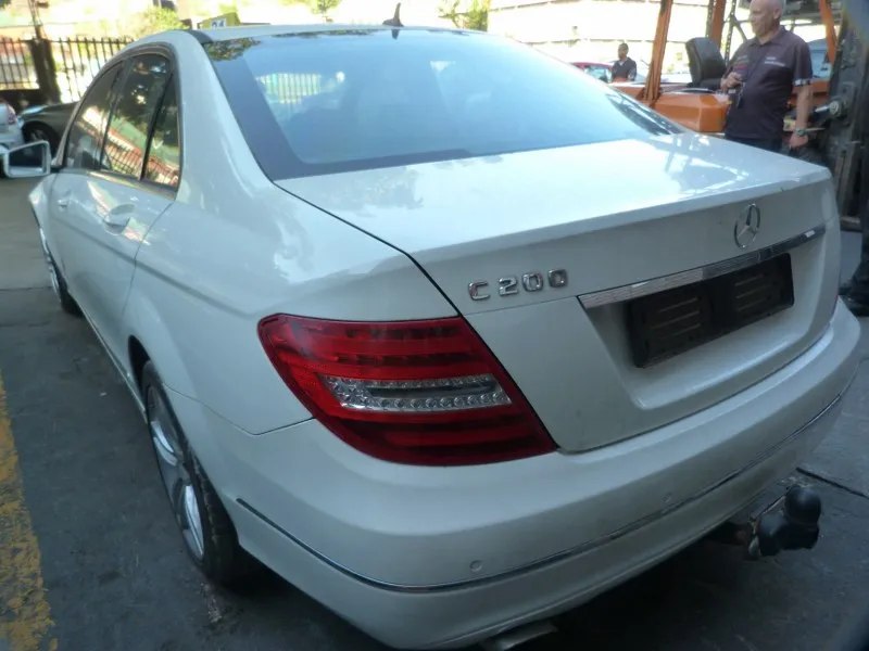 2011 Mercedes-Benz C-Class 271 view 7