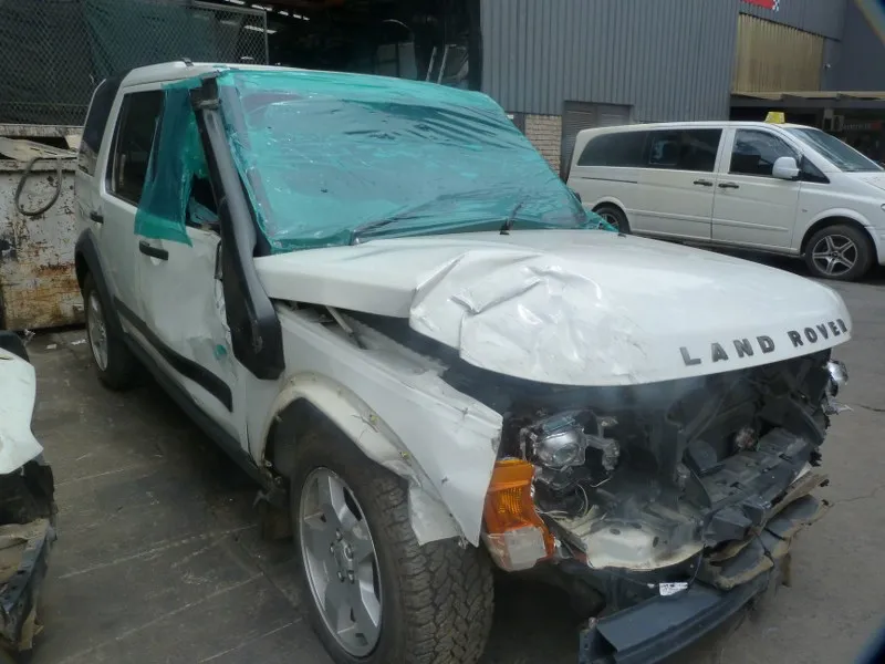 2006 Land Rover Discovery 3 TDV6 view 3