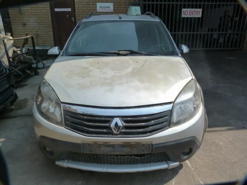 2013 Renault Sandero view 2