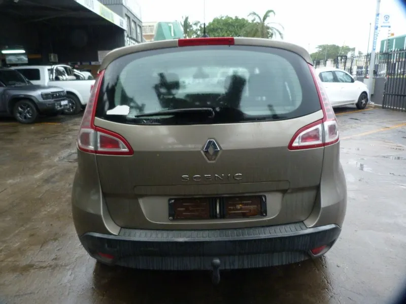 2010 Renault Scenic K4M view 3