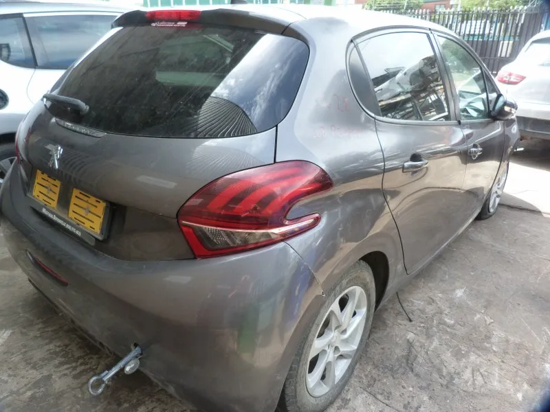 2020 Peugeot 208 10B1 view 6