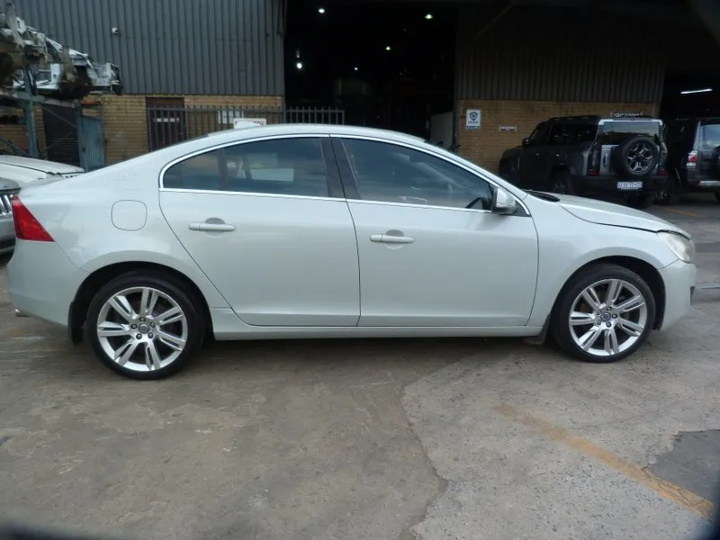 2011 Volvo S60 D5244T view 4