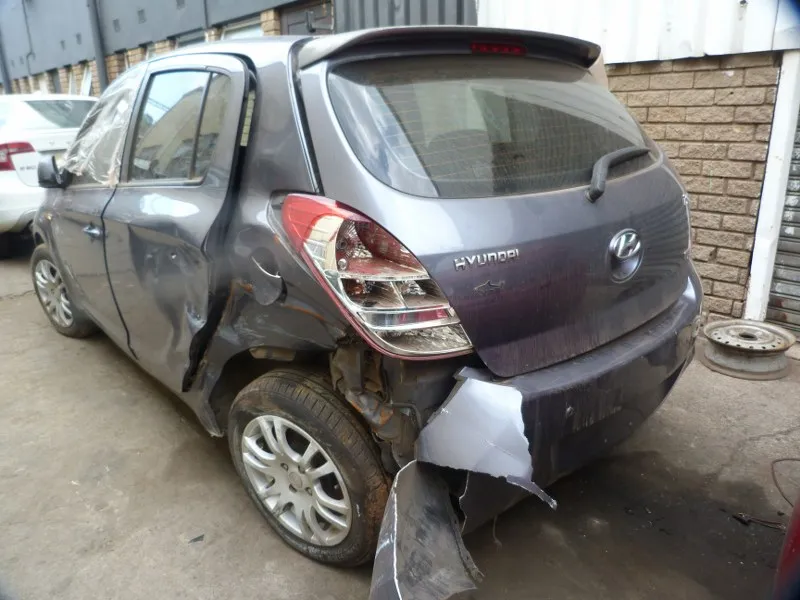2012 Hyundai i20 G4FC view 5