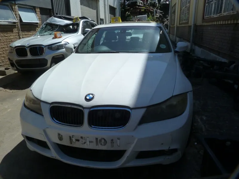 2011 BMW 3 Series N46 view 2
