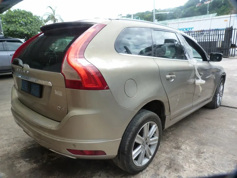 2016 Volvo XC60 V447 view 7