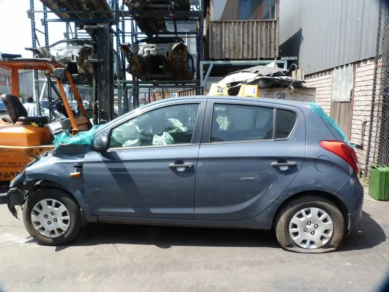 2014 Hyundai i20 G4LA view 4