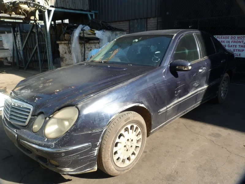 2004 Mercedes-Benz E-Class 271 view 5
