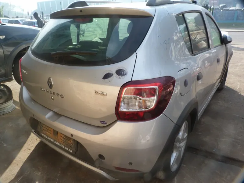 2016 Renault Sandero view 4