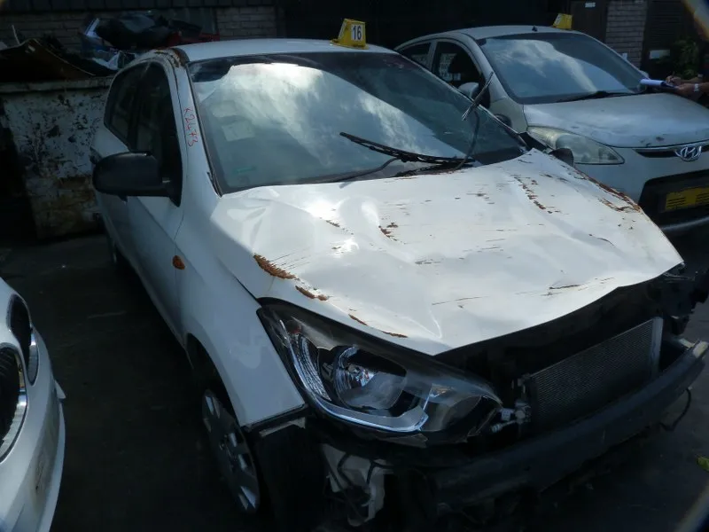 2015 Hyundai i20 G4LA view 3