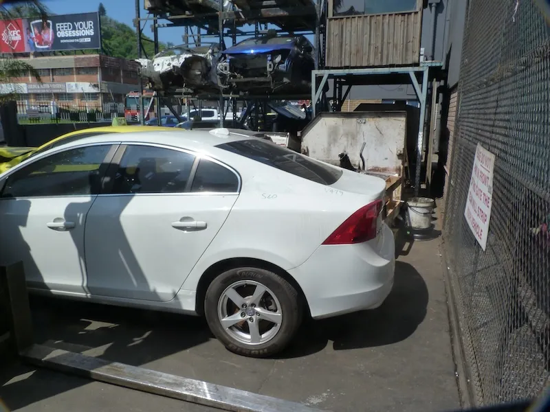 2015 Volvo S60 B4154T view 3