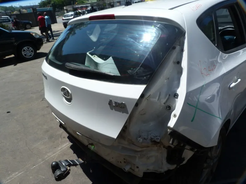 2012 Hyundai i30 G4FC view 3