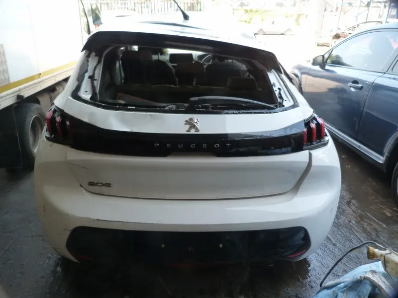 2023 Peugeot 208 view 2