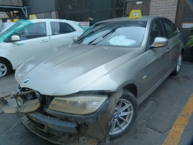 2010 BMW 3 Series N46N view 3