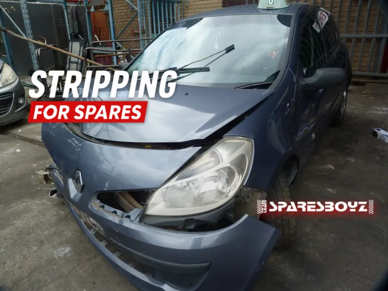 2004 Renault Clio K4M view 2