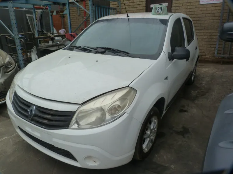 2011 Renault Sandero K7M view 3