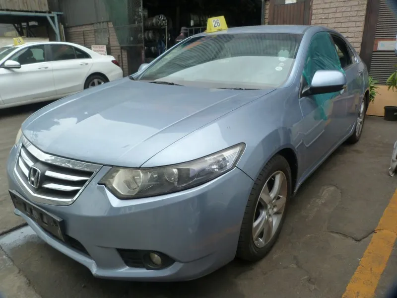 2011 Honda Accord R20A3 view 4