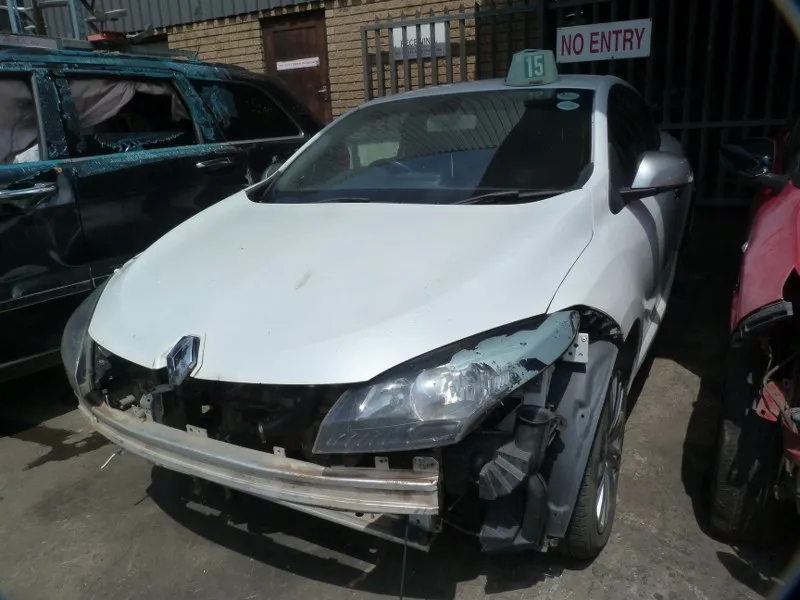 2012 Renault Megane H4JA view 4