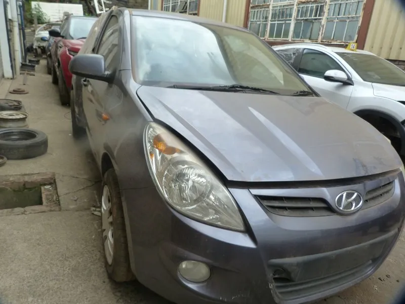 2012 Hyundai i20 G4FC view 8