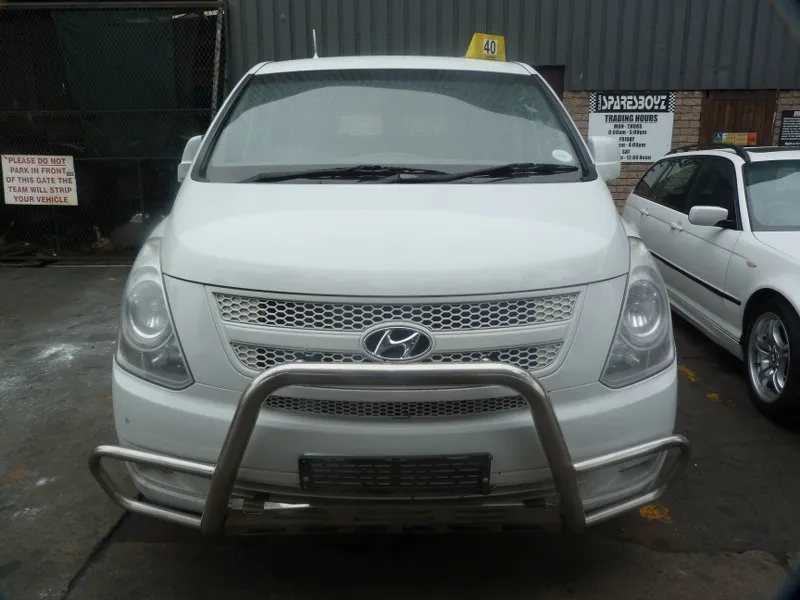 2013 Hyundai H-1 G4KG view 2