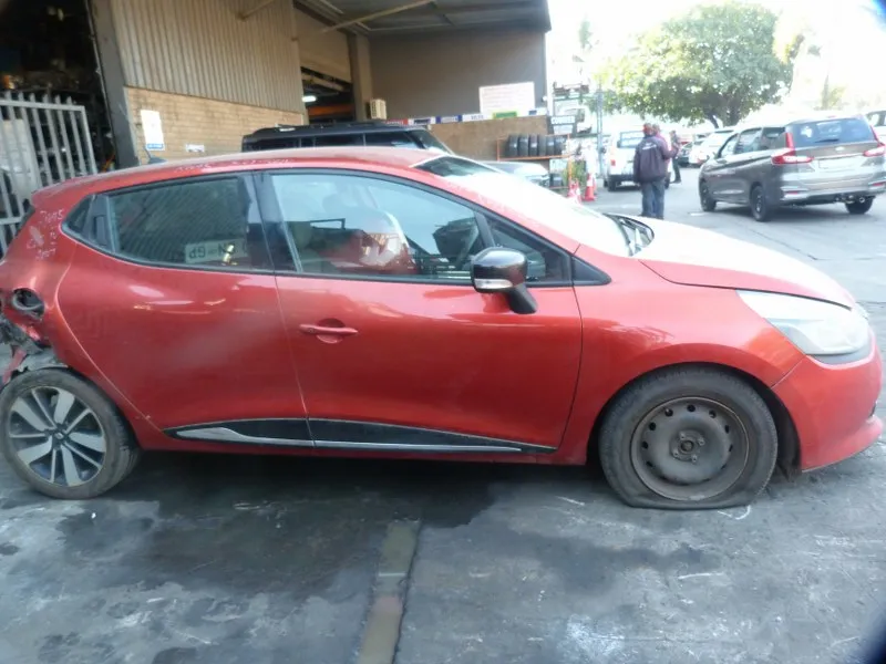 2013 Renault Clio  view 3