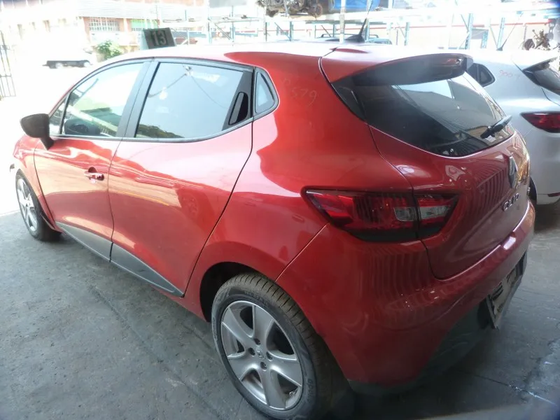 2014 Renault Clio H4BA view 5