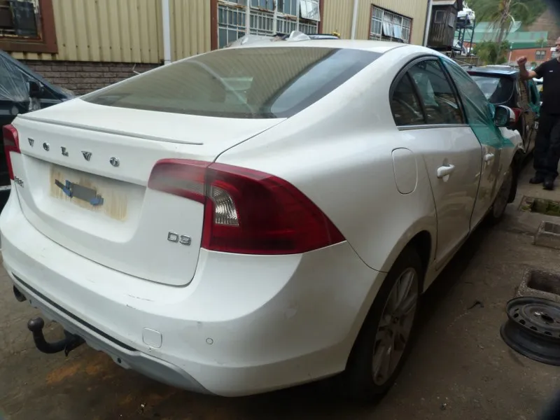 2013 Volvo S60 D5204T3 view 6