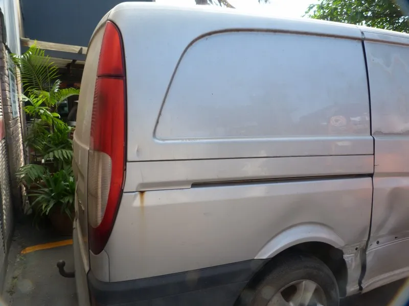 2010 Mercedes-Benz Vito view 3