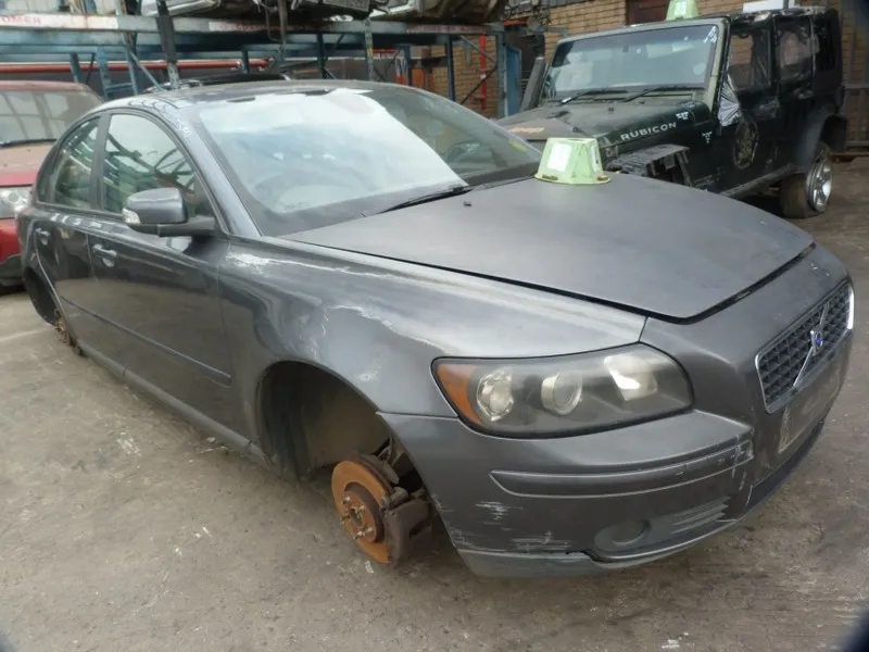 2007 Volvo S40 view 4
