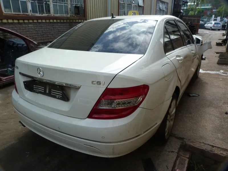 2011 Mercedes-Benz C-Class 271 view 6
