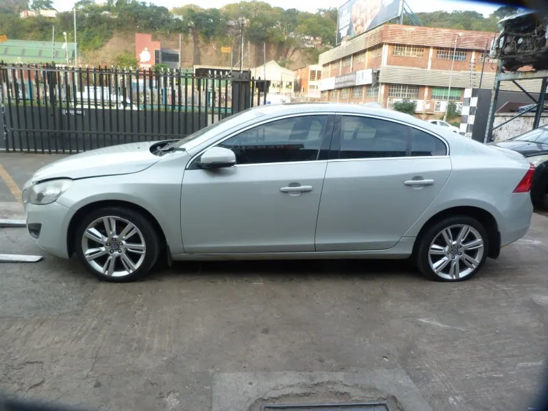 2011 Volvo S60 D5244T view 5