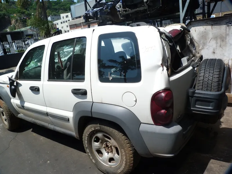 2004 Jeep Cherokee  view 6