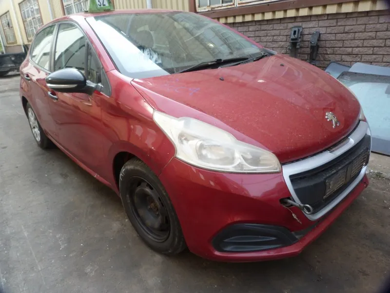 2016 Peugeot 208 view 2