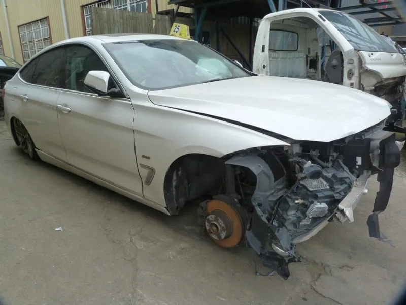 2017 BMW 3 Series B48 view 3