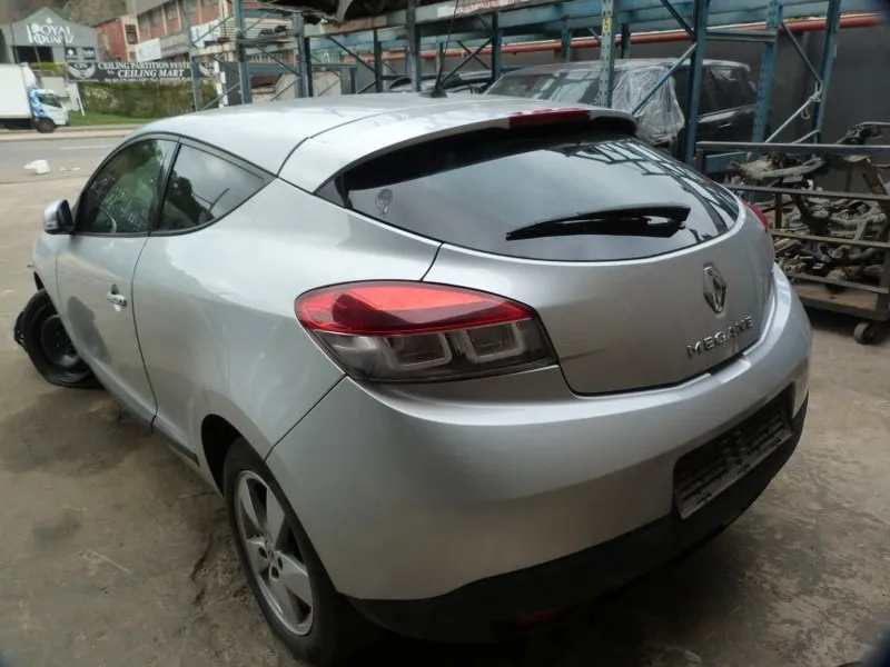 2010 Renault Megane view 4