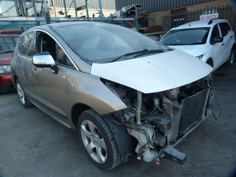 2011 Peugeot 3008 view 3