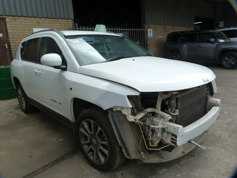 2014 Jeep Compass  view 3