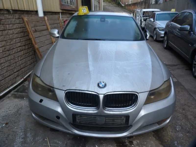2010 BMW 3 Series N46N view 2