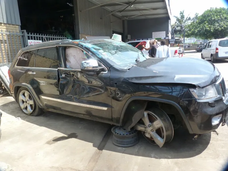 2013 Jeep Grand Cherokee  view 3