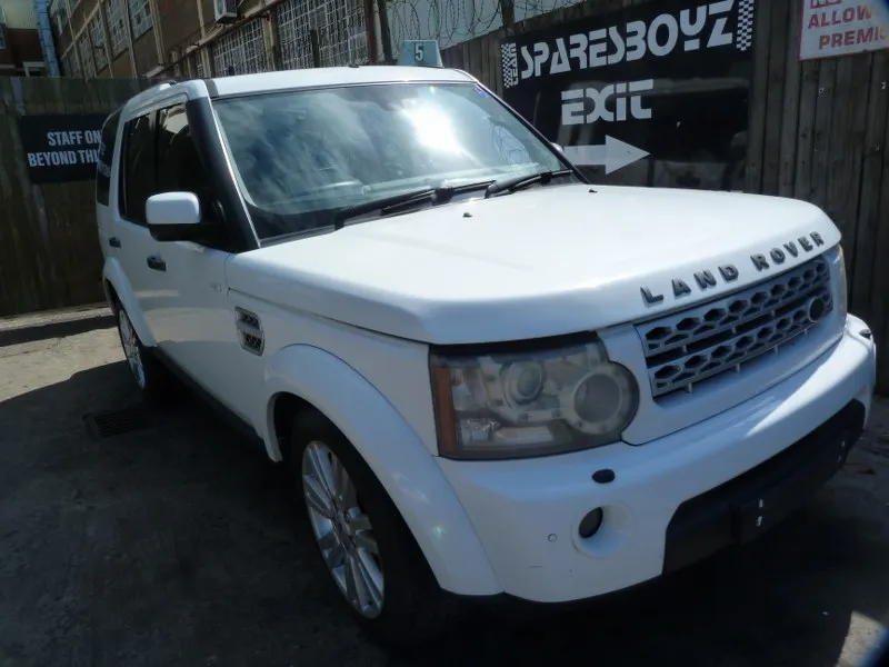 2012 Land Rover Discovery 4 SDV6 view 3