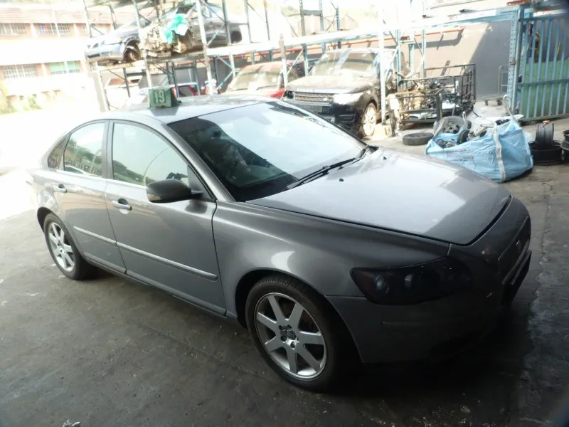 2004 Volvo S40 B5254T view 5