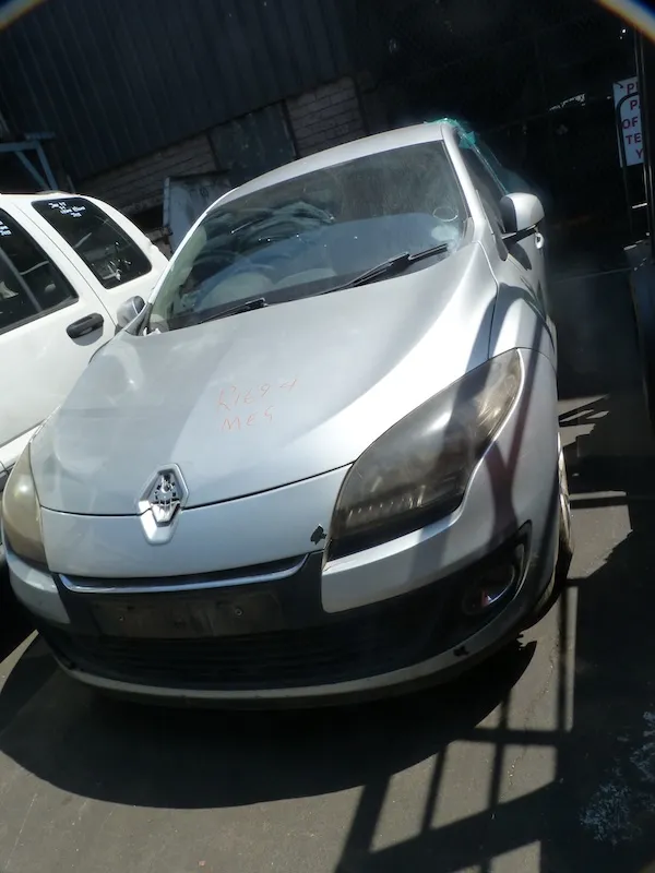 2013 Renault Megane  view 3