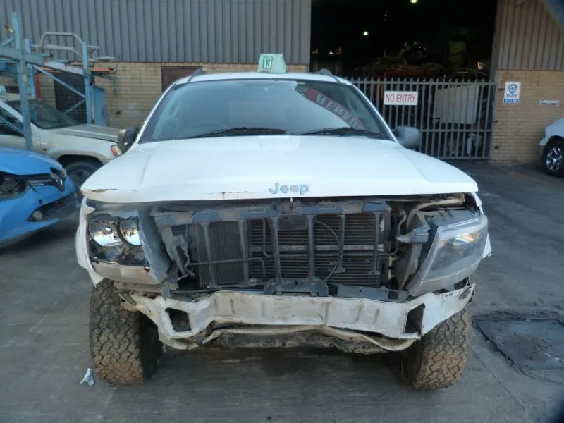 2004 Jeep Grand Cherokee  view 2