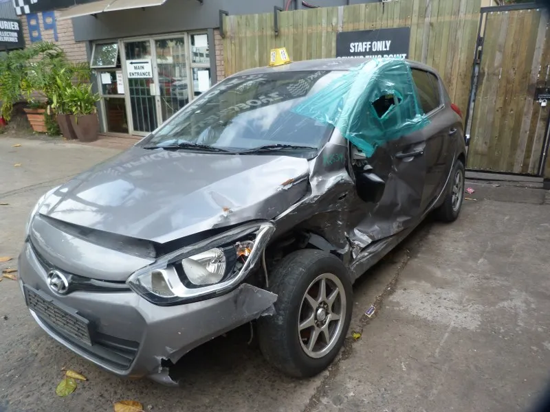 2013 Hyundai i20 G4LA view 3