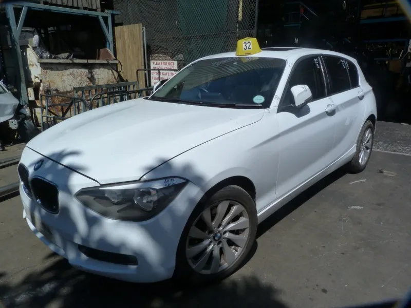 2014 BMW 1 Series N13 view 3